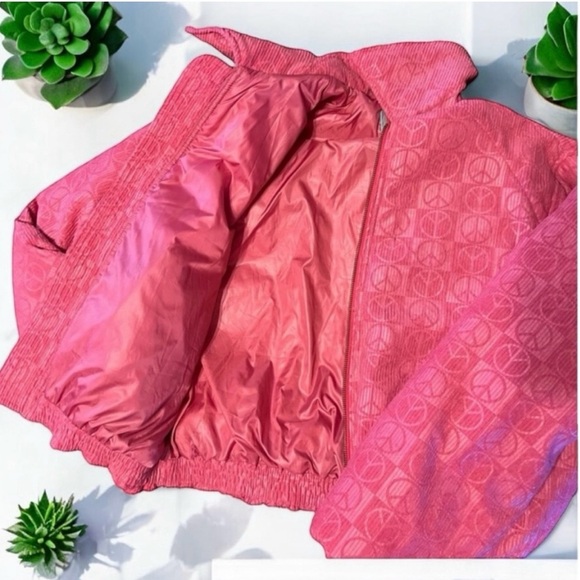Urban outfitters winter jacket. Pink patterned peace signs all over. Gently worn - Picture 13 of 16